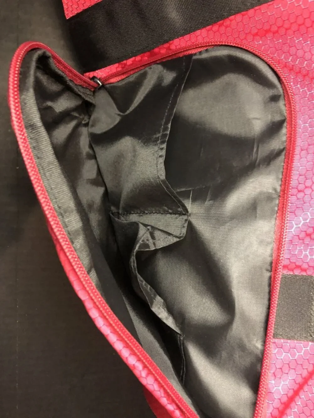 NWOT Small Red Duffel Travel Gym Carry On Bag With Shoulder Strap 9